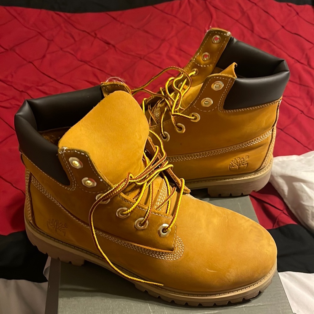 Lightly worn double sole timberland boots